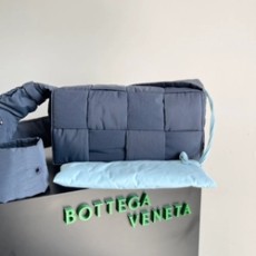 보테가 베네타 패딩 카세트 크로스